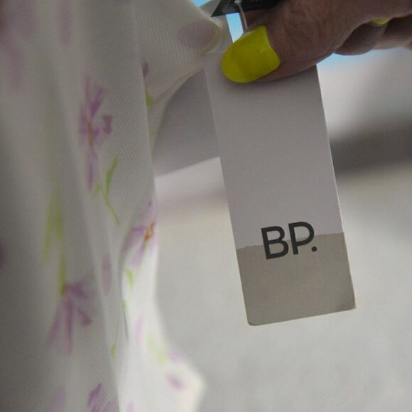 2/$10 Nordstrom V-Neck Ruched Cropped Tank Top Size Large New with Tags - Picture 5 of 6